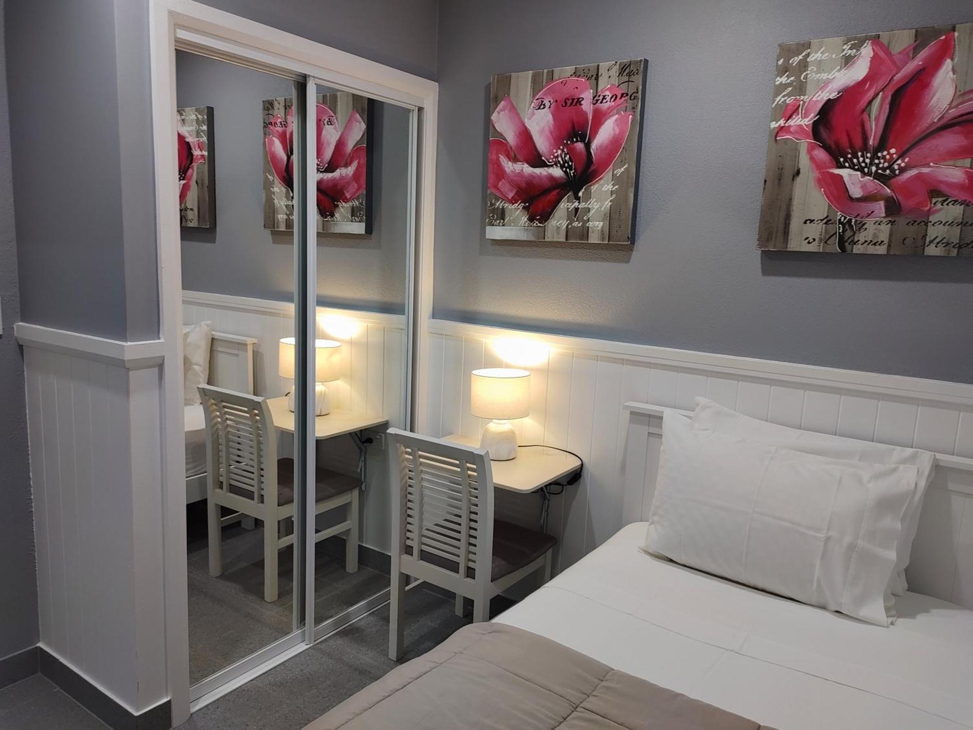 Cozy Private Bedroom & Ensuite - & Location Homestay Townsville